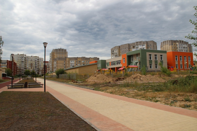 Бульвар в МКР-15 - 14.jpg Бульвар в МКР-15 - 14.jpg